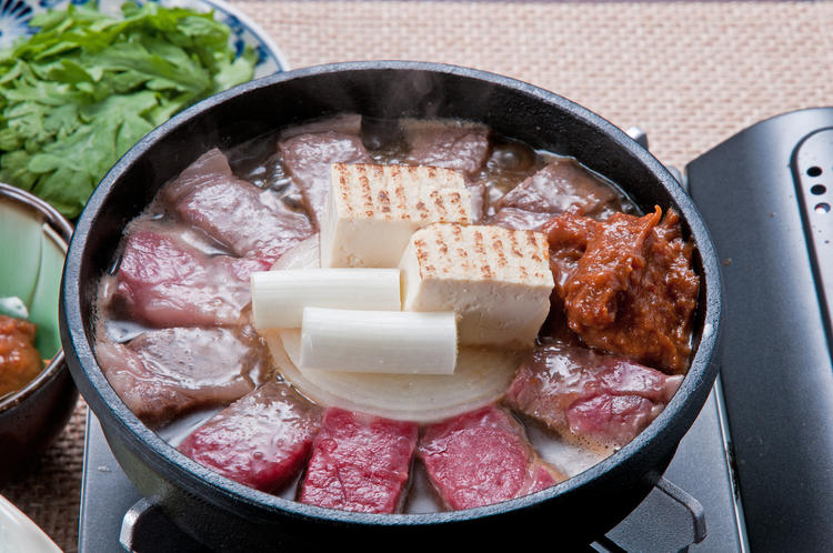 大人気のトマト味噌の牛鍋!