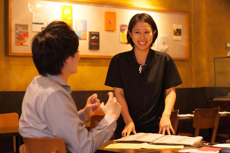 常連のお客様と会話で盛り上がることも!
