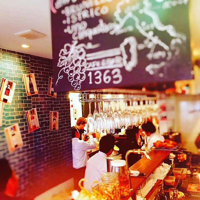 ランチ・ディナーも賑わう店内★
