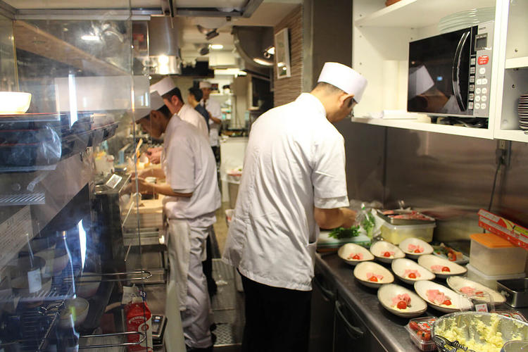 若手料理人も!一緒に腕を磨きましょう!!