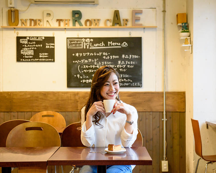 UNDER THROW CAFE (アンダースローカフェ)