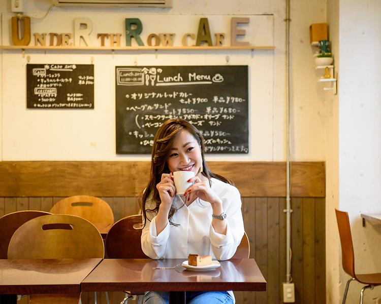 UNDER THROW CAFE (アンダースローカフェ)