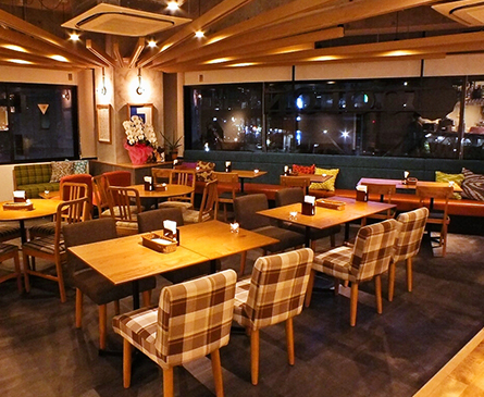 近隣店舗「カフェラウンジコロン」も運営中