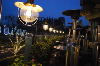 夜のテラス席も気持ち良いです