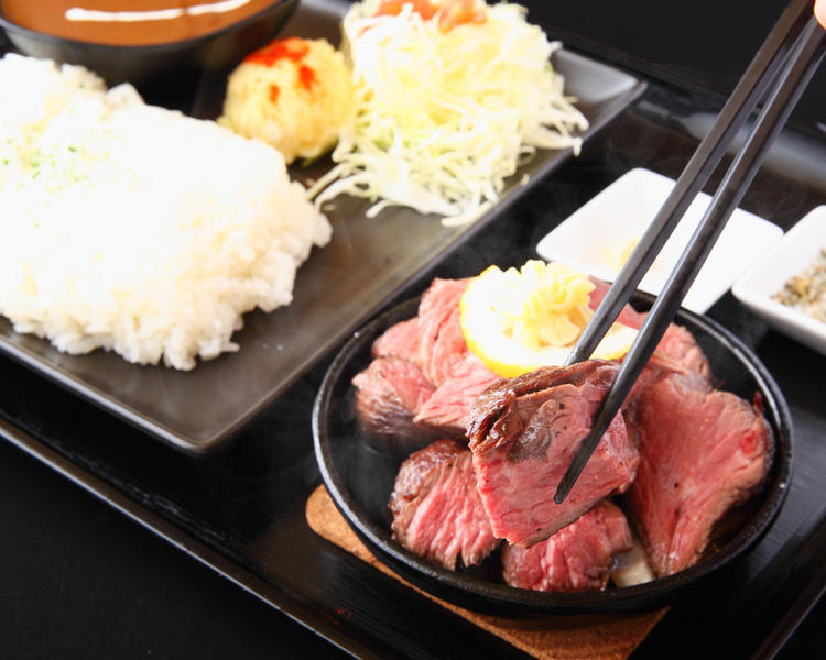 お肉に本気!!創作カレーとお肉のびすとろ