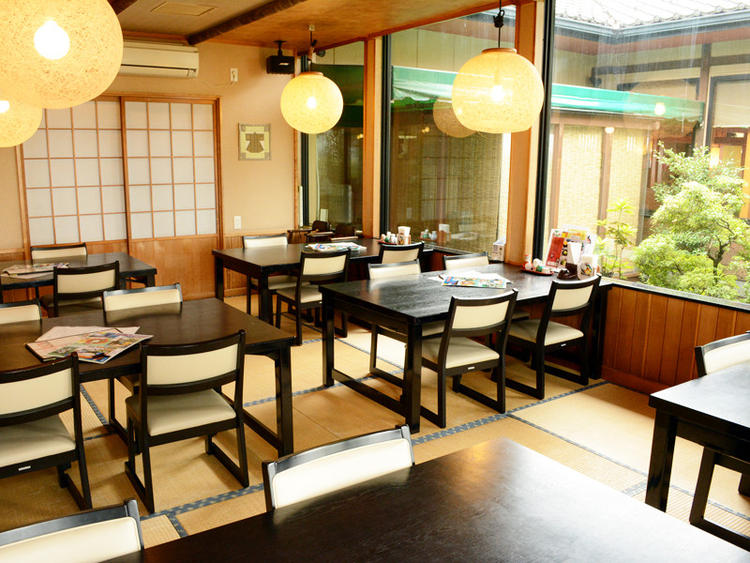 落ち着いた雰囲気の店内☆