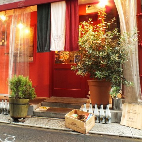 小さめのこじんまりした暖かいお店です