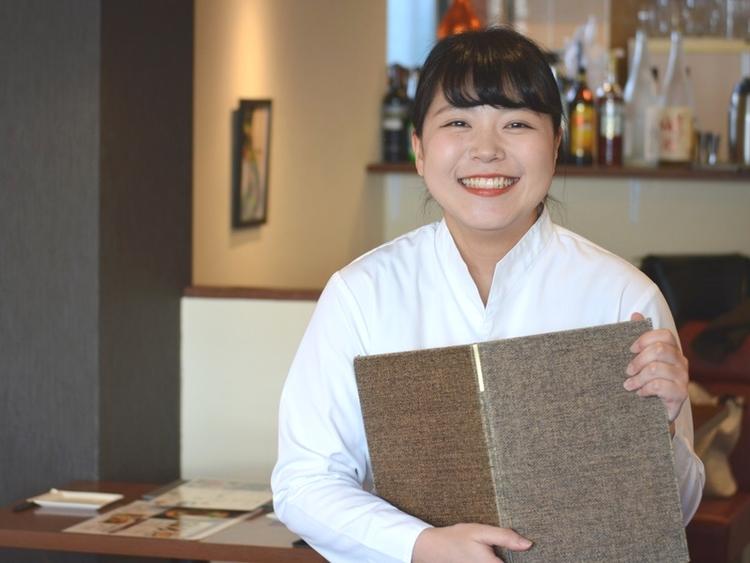 女性スタッフ