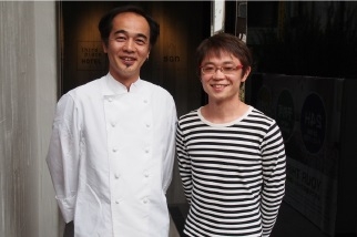 左:「小松岳史」シェフ右:「来栖けい」氏