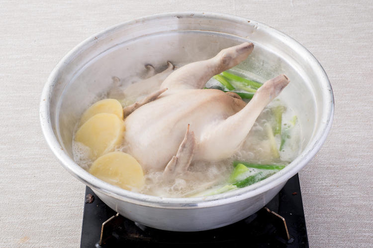 タッカンマリとは鶏一匹鍋のことです