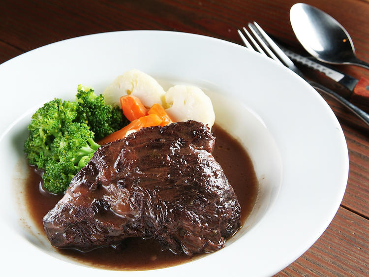 牛ホホ肉の赤ワイン煮