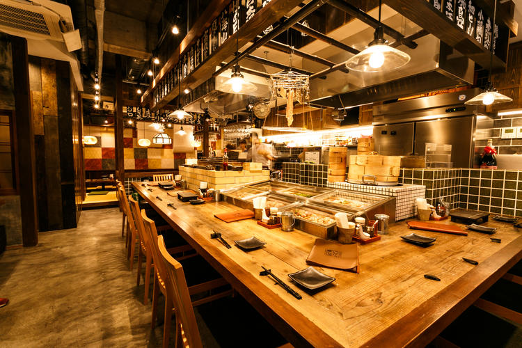 古材を使用した温かみのある店舗です