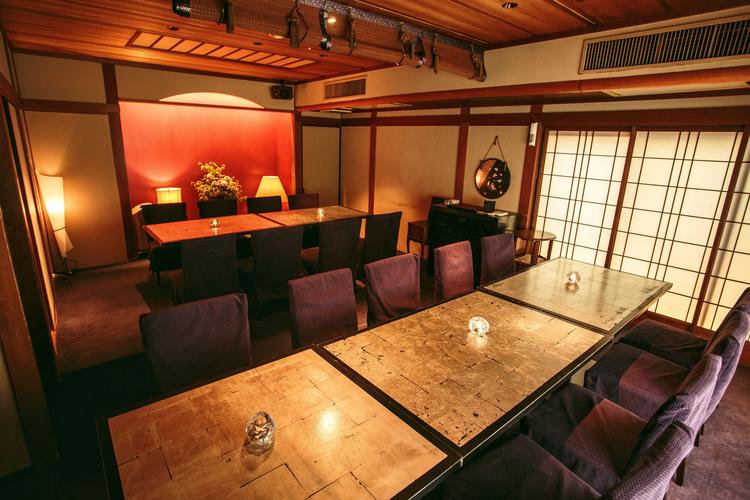 接待・記念日でも使われるレストラン席