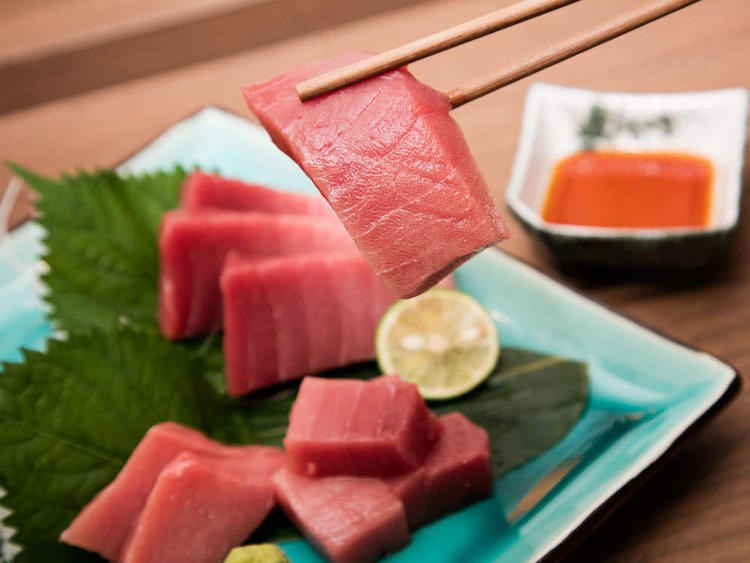 直送の新鮮なお刺身は好評です