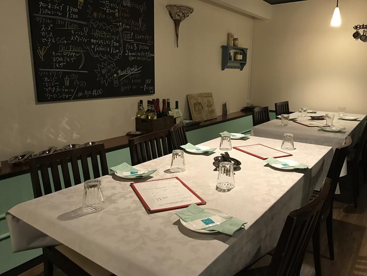 フランス食堂44区店内