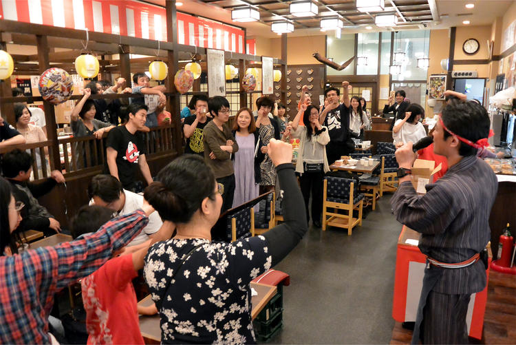 樽一縁日。従業員、お客さんも楽しんでます