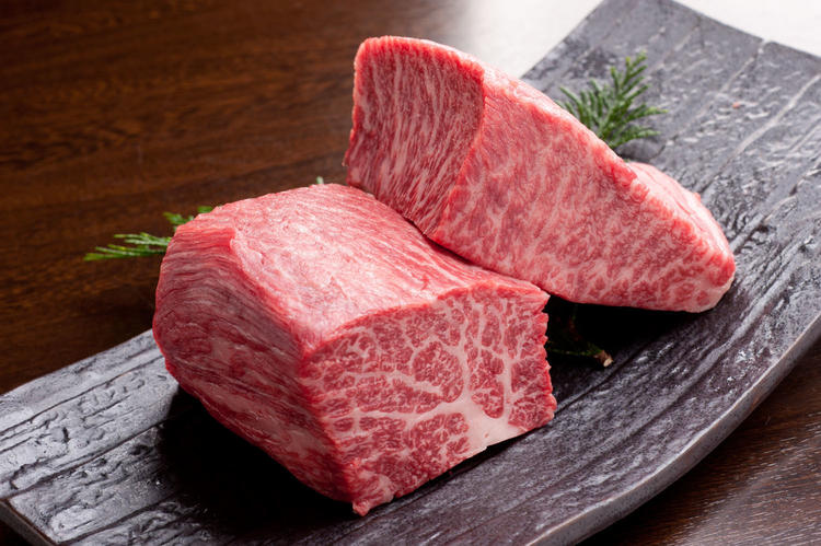 和牛肉ブロック♪ 雌牛にこだわっています