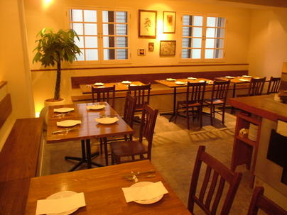 世界各国のワインと大皿イタリア料理のお店