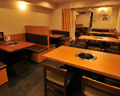落ち着いた雰囲気の店内