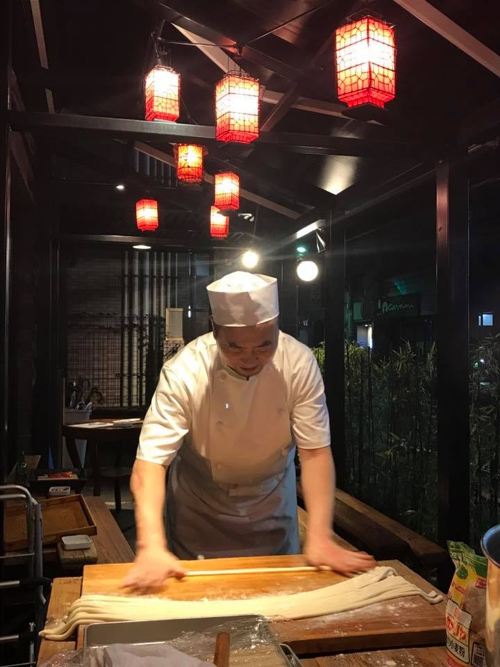 麺打ち。羊肉麺とラグ麺にてご提供♪
