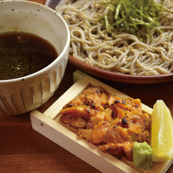 極上の自家製麺のお蕎麦と築地直送のウニを