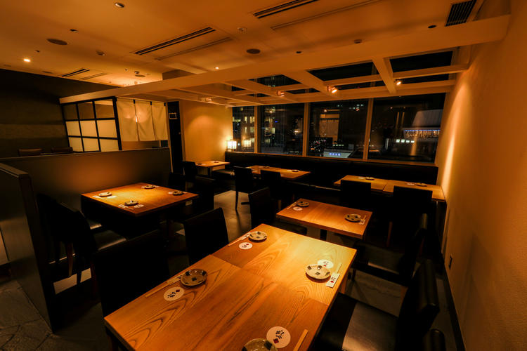 広々とした店内は落ち着いた雰囲気