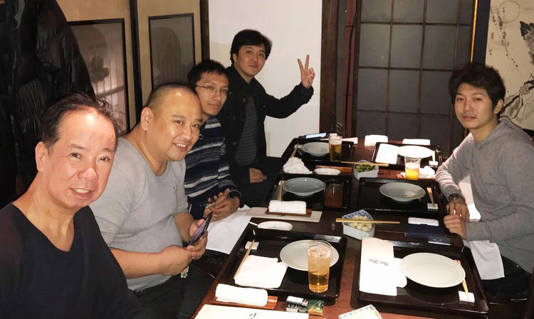 本店スタッフで忘年会♪(遅刻者2名!)