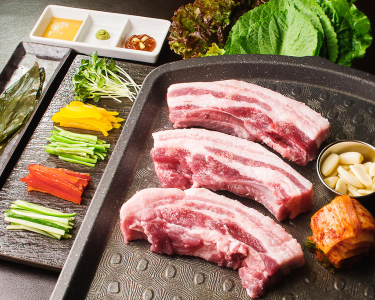 サムギョプサルのお肉は黒豚を使っています