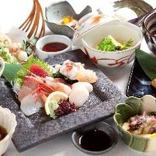 蓮こんでは和食をご提供