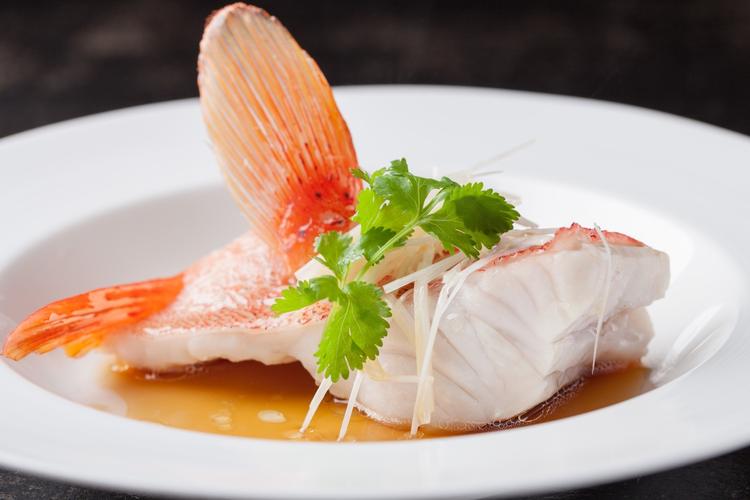 広東料理の代表料理 ハタの蒸し物