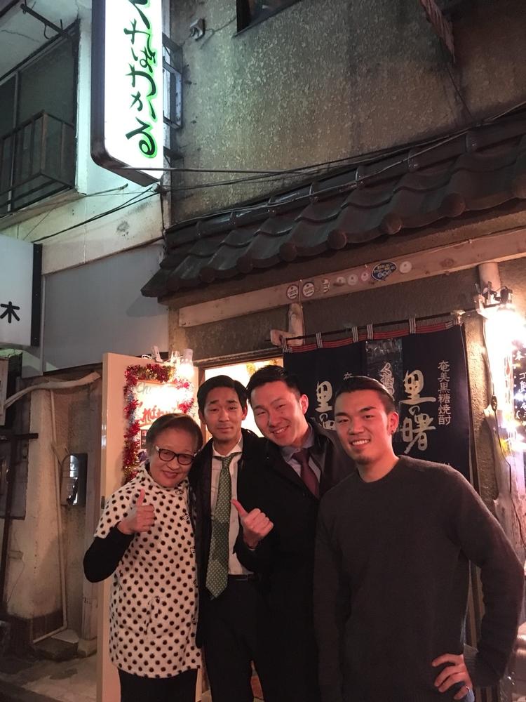 お店の外でお客様と!