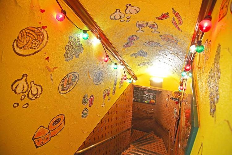 地下への通路 洞窟をイメージ