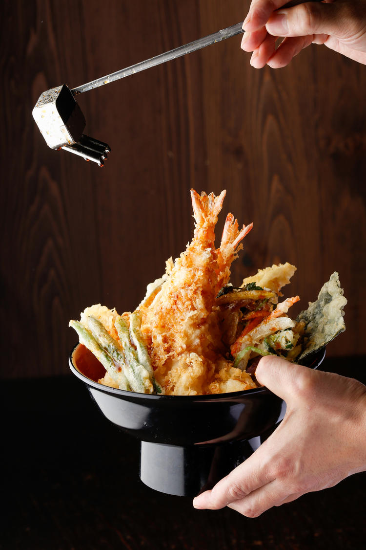 江戸前の濃い目の丼ダレが食欲をそそります