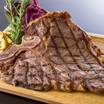 ボリューミーなお肉料理