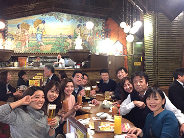 月1回行なわれる会食の様子