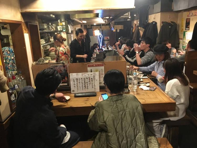 店内は30席ほどのスペース