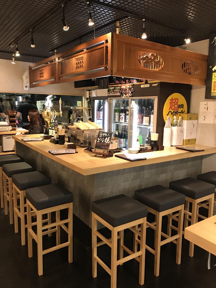 店内カウンター席です