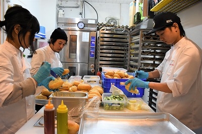 製パン所は販売所とは別の区画にあります。