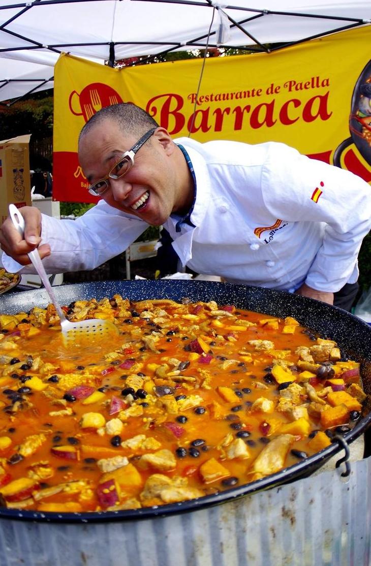 社長の木下です。スペイン料理を楽しんで!