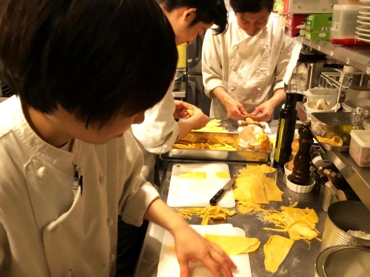 手打ちパスタの仕込み中です。