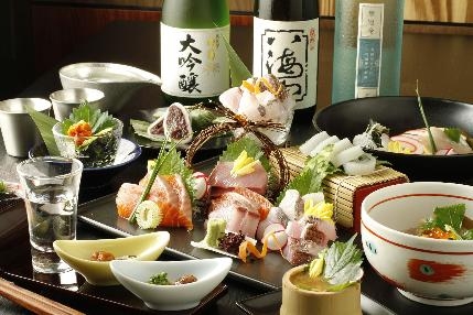 漁港や生産者直送の食材を丁寧に調理