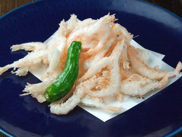 お店の名物・白海老唐揚