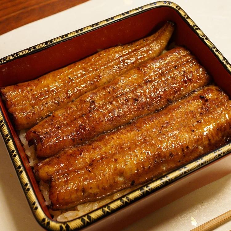 最高品質の鰻をくぐらせて熟成させるタレ