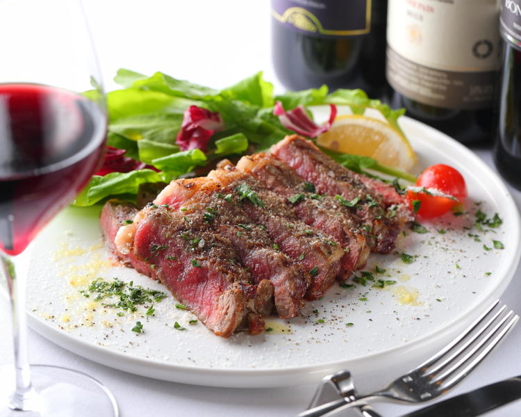 お肉に、ワインをたくさん