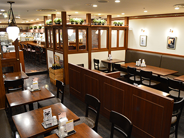 落ち着いた雰囲気の店内