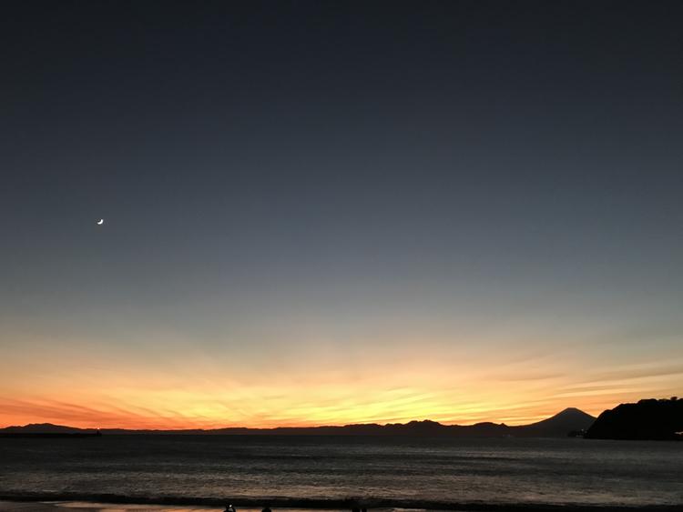 海の近くにあります。