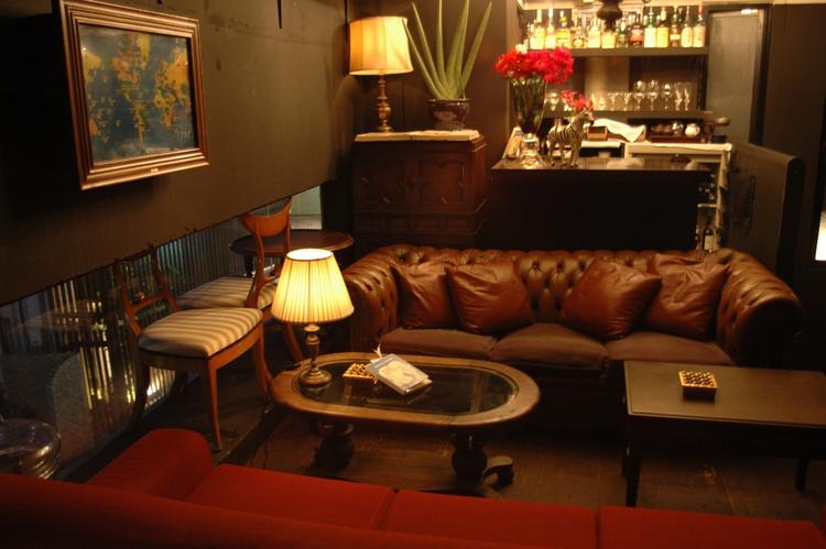 Library Lounge THESE テーゼ