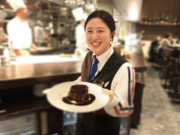 ホールスタッフ正社員も募集中