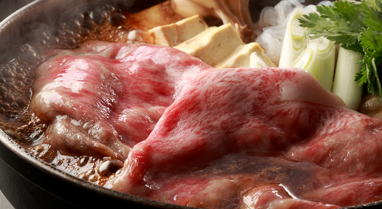 看板メニュー!特選黒毛和牛のすき焼きです