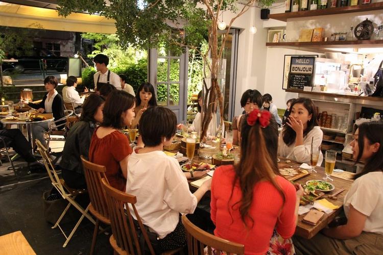 幅広い年代のスタッフが活躍しています